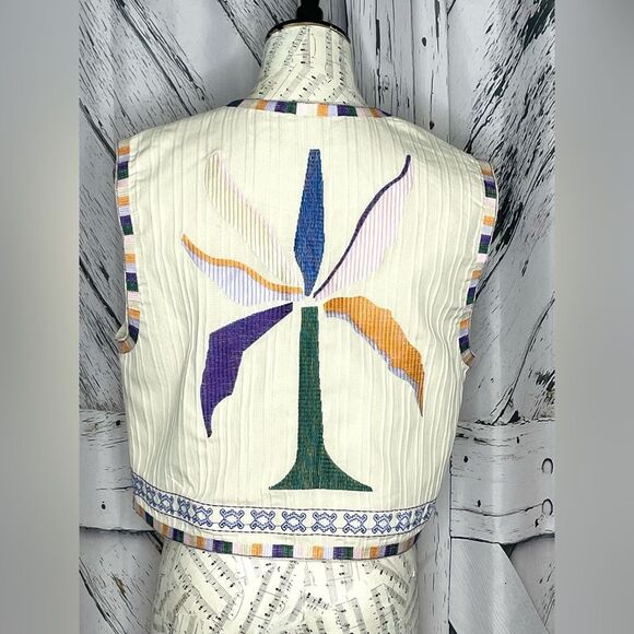 Embroidered Sleeveless Vest with Multicolor Patterns - Picture 4 of 6